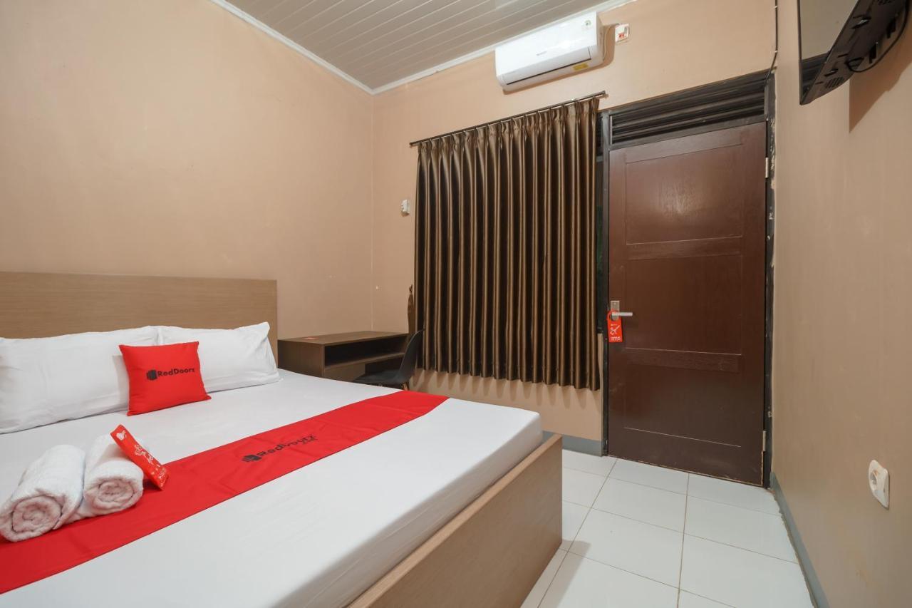 Reddoorz Syariah Near Siloam Hospitals Bulak Kapal Hotel Bekasi Exterior photo