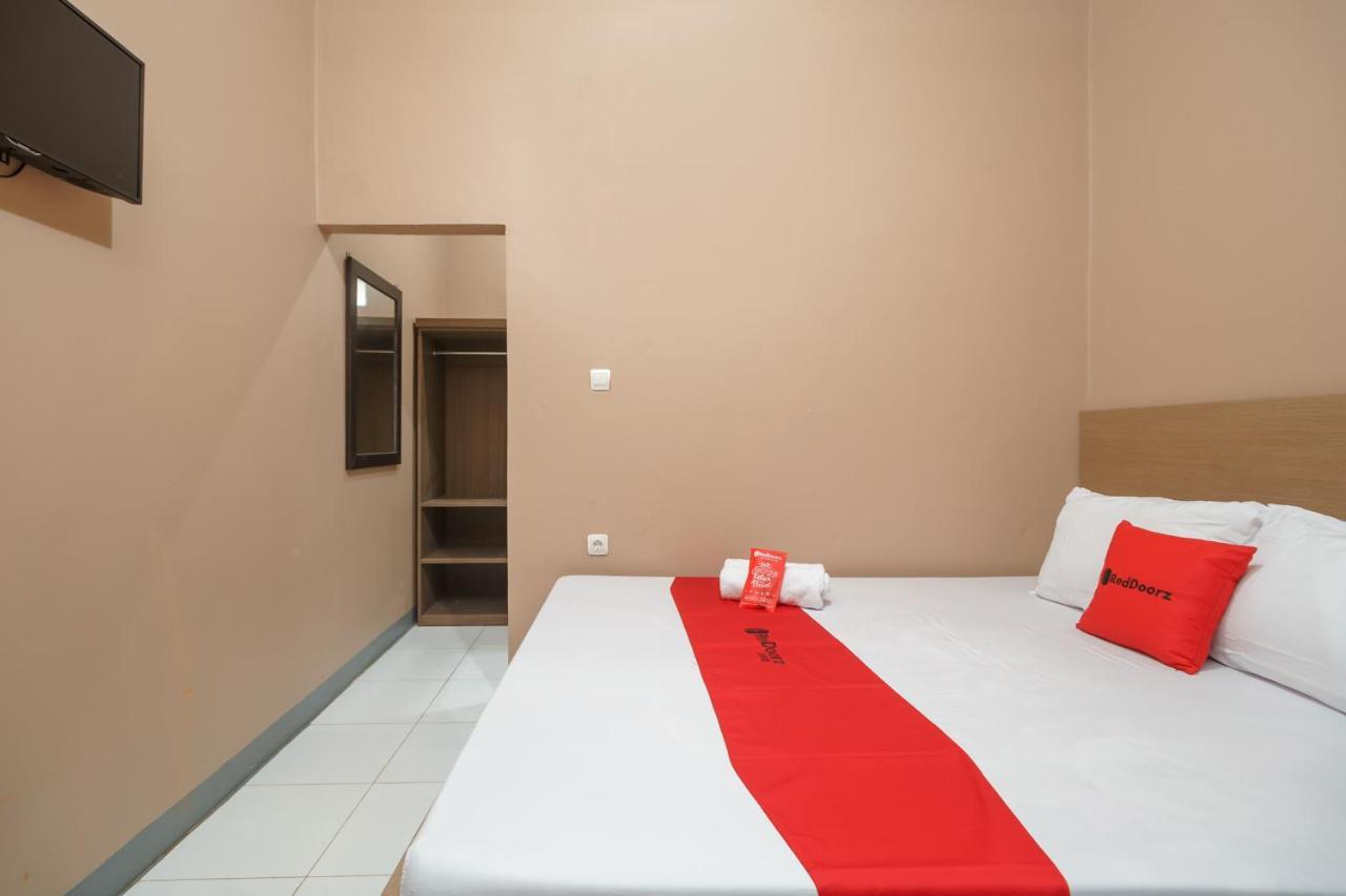 Reddoorz Syariah Near Siloam Hospitals Bulak Kapal Hotel Bekasi Exterior photo