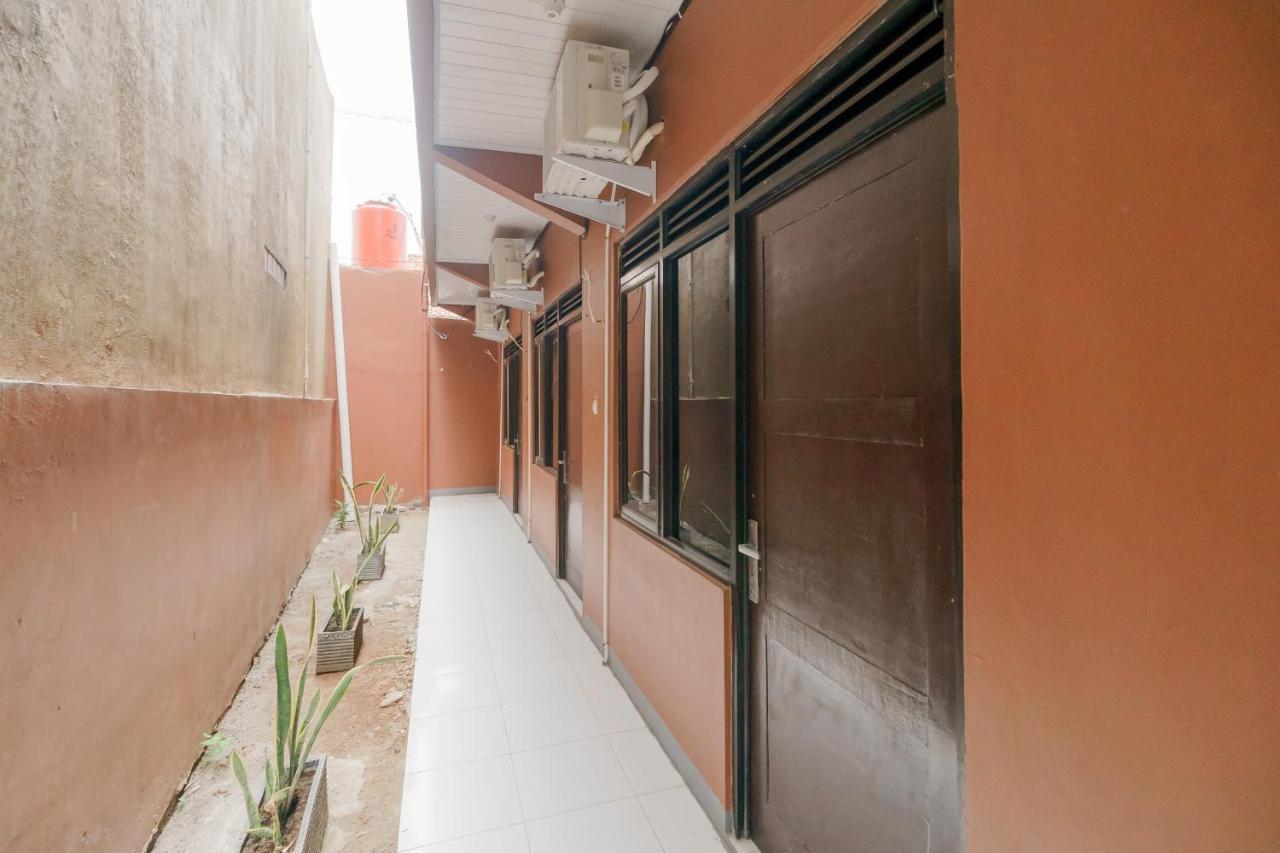 Reddoorz Syariah Near Siloam Hospitals Bulak Kapal Hotel Bekasi Exterior photo